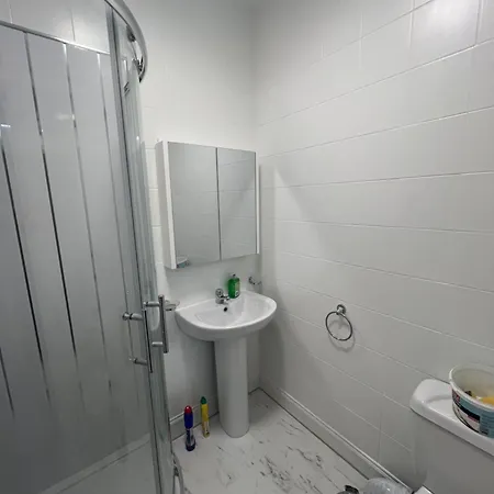 Modern Flat Near Centre 2 Bristol